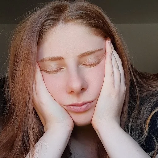 Стикер из набора Annanan для Телеграм: Статические 😴
