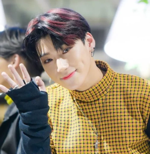 Стикер из набора Ateez | San by @btskth для Телеграм: Статические 👋