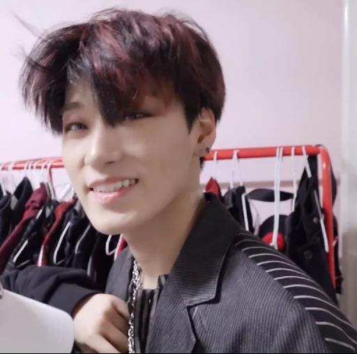 Стикер из набора Ateez | San by @btskth для Телеграм: Статические 😁