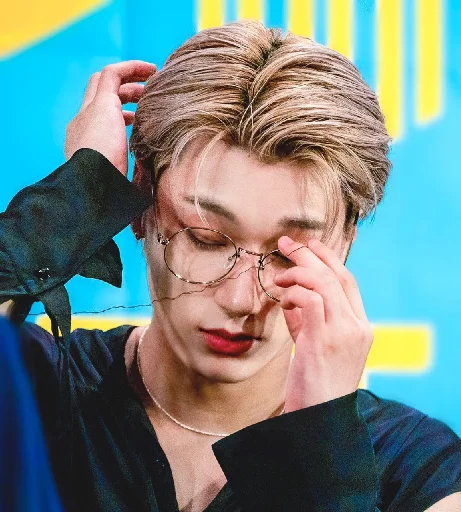 Стикер из набора Ateez | San by @btskth для Телеграм: Статические 😔