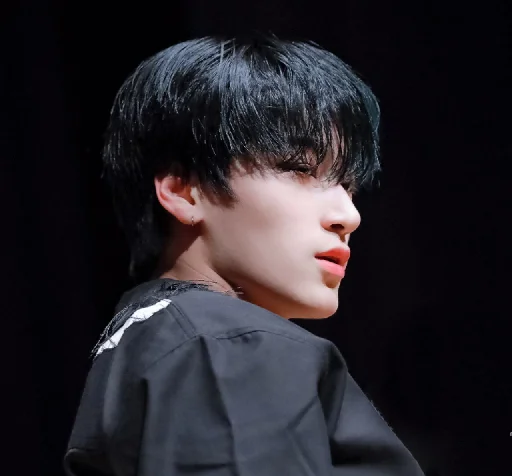 Стикер из набора Ateez | San by @btskth для Телеграм: Статические 🥴