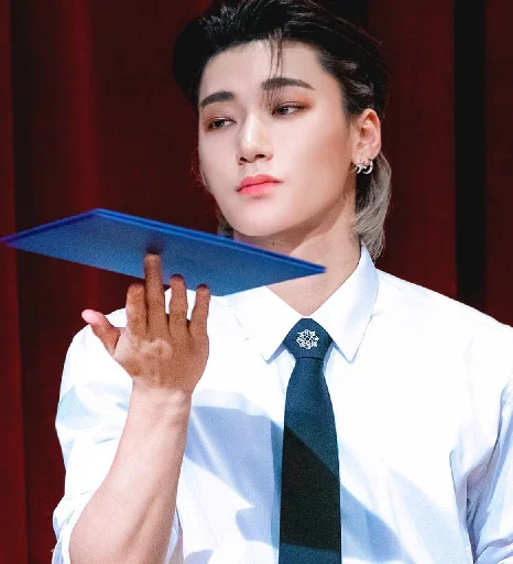 Стикер из набора Ateez | San by @btskth для Телеграм: Статические 📒