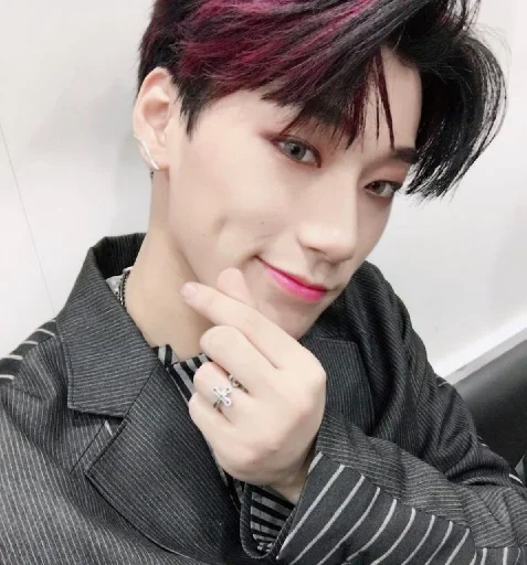Стикер из набора Ateez | San by @btskth для Телеграм: Статические 🥰
