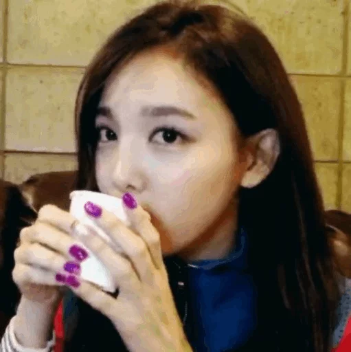 Стикер из набора Nayeon🌸⚡️ @ITZADRINA для Телеграм: Статические ⚡️
