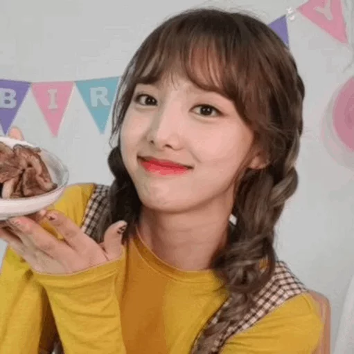 Стикер из набора Nayeon🌸⚡️ @ITZADRINA для Телеграм: Статические 🌸