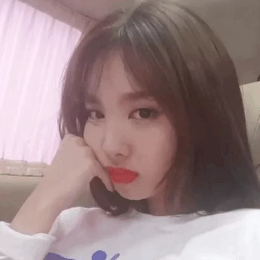 Стикер из набора Nayeon🌸⚡️ @ITZADRINA для Телеграм: Статические 🌸