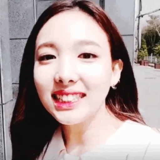 Стикер из набора Nayeon🌸⚡️ @ITZADRINA для Телеграм: Статические ⚡️