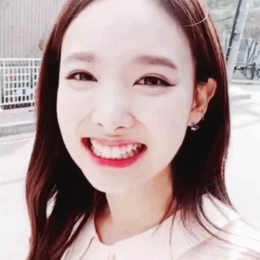 Стикер из набора Nayeon🌸⚡️ @ITZADRINA для Телеграм: Статические ⚡️