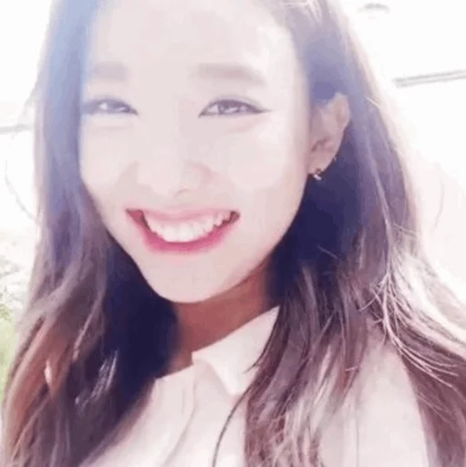 Стикер из набора Nayeon🌸⚡️ @ITZADRINA для Телеграм: Статические 🌸