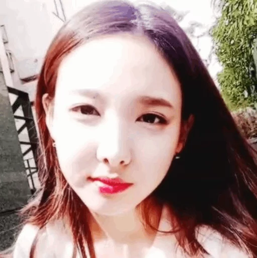Стикер из набора Nayeon🌸⚡️ @ITZADRINA для Телеграм: Статические 🌸