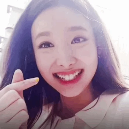 Стикер из набора Nayeon🌸⚡️ @ITZADRINA для Телеграм: Статические ⚡️