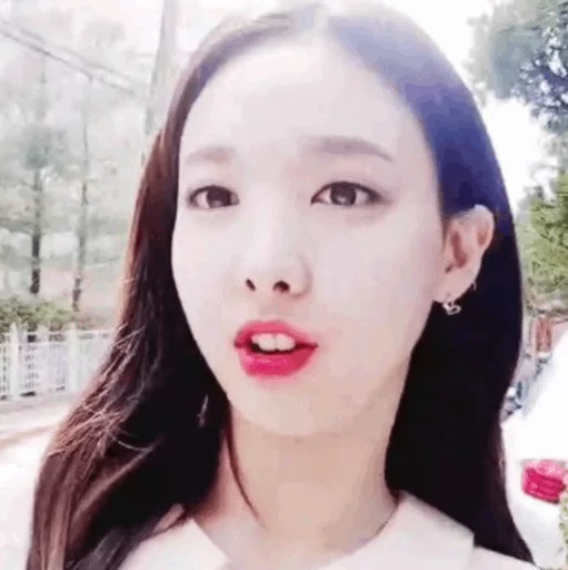 Стикер из набора Nayeon🌸⚡️ @ITZADRINA для Телеграм: Статические 🌸