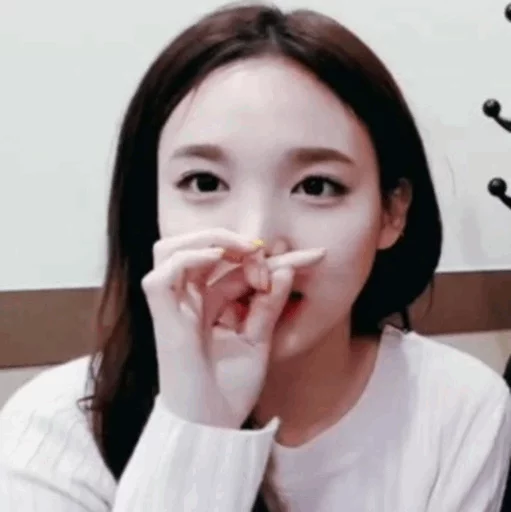 Стикер из набора Nayeon🌸⚡️ @ITZADRINA для Телеграм: Статические 🌸