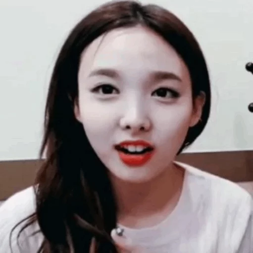 Стикер из набора Nayeon🌸⚡️ @ITZADRINA для Телеграм: Статические ⚡️