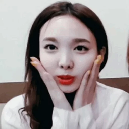 Стикер из набора Nayeon🌸⚡️ @ITZADRINA для Телеграм: Статические 🌸
