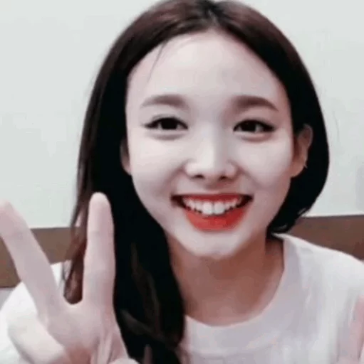 Стикер из набора Nayeon🌸⚡️ @ITZADRINA для Телеграм: Статические ⚡️
