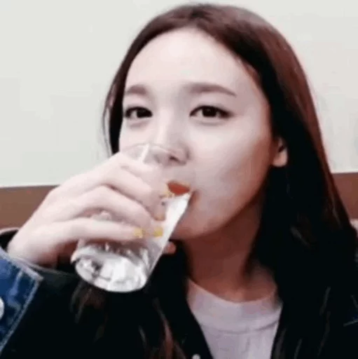 Стикер из набора Nayeon🌸⚡️ @ITZADRINA для Телеграм: Статические ⚡️