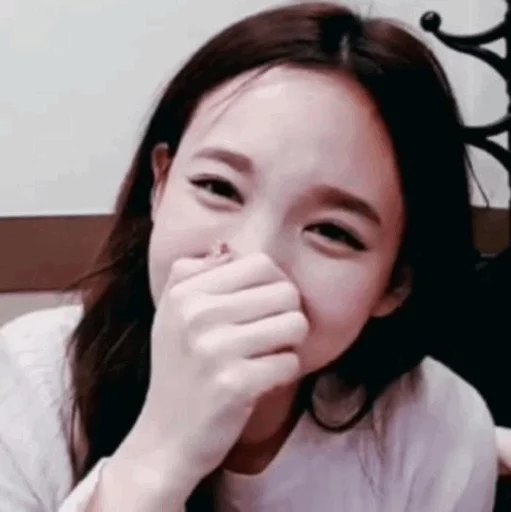 Стикер из набора Nayeon🌸⚡️ @ITZADRINA для Телеграм: Статические ⚡️