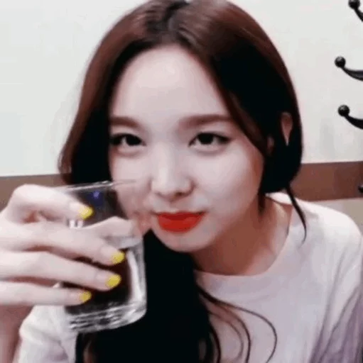 Стикер из набора Nayeon🌸⚡️ @ITZADRINA для Телеграм: Статические 🌸