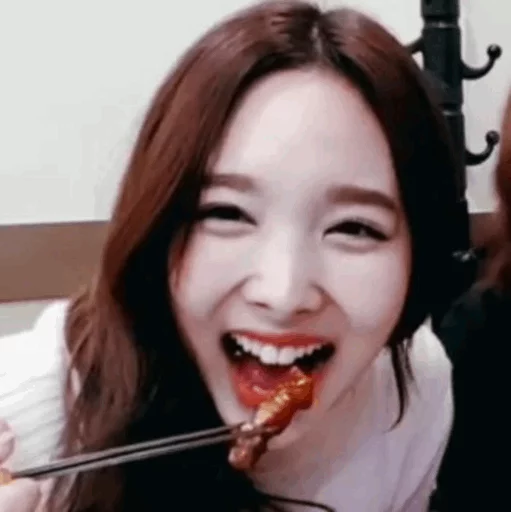 Стикер из набора Nayeon🌸⚡️ @ITZADRINA для Телеграм: Статические ⚡️