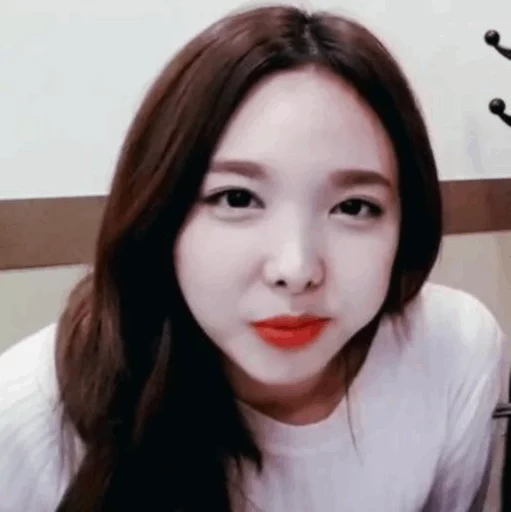Стикер из набора Nayeon🌸⚡️ @ITZADRINA для Телеграм: Статические 🌸