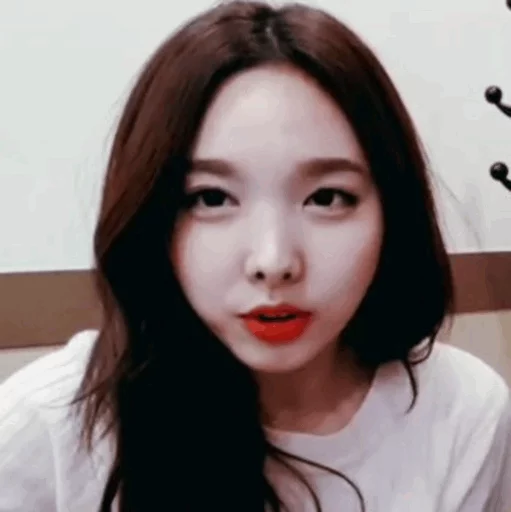 Стикер из набора Nayeon🌸⚡️ @ITZADRINA для Телеграм: Статические ⚡️