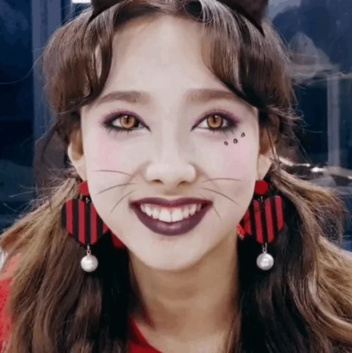 Стикер из набора Nayeon🌸⚡️ @ITZADRINA для Телеграм: Статические ⚡️