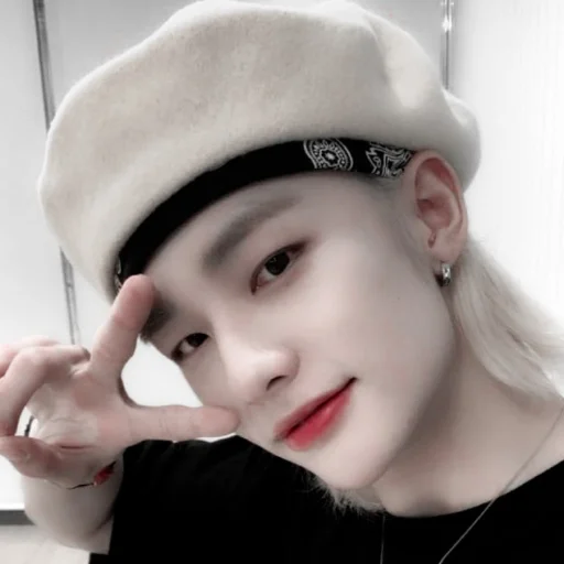 Стикер из набора hyunjin для Телеграм: Статические 🍙