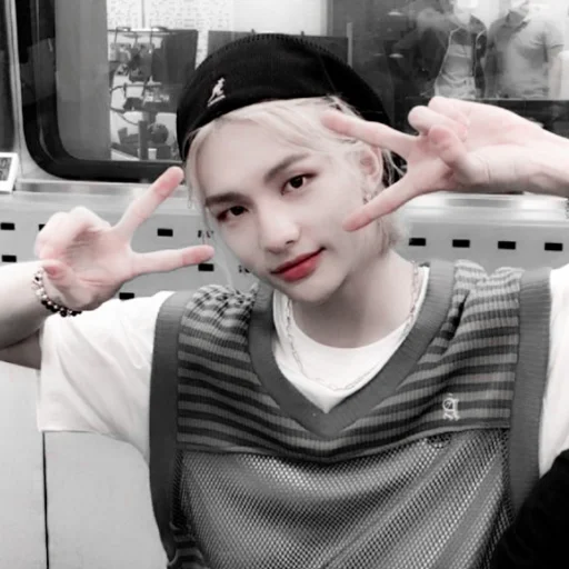 Стикер из набора hyunjin для Телеграм: Статические 🍙