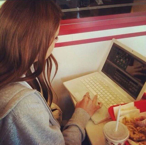 Стикер из набора emancipation of @LanaDelReyBR1 для Телеграм: Статические 💻