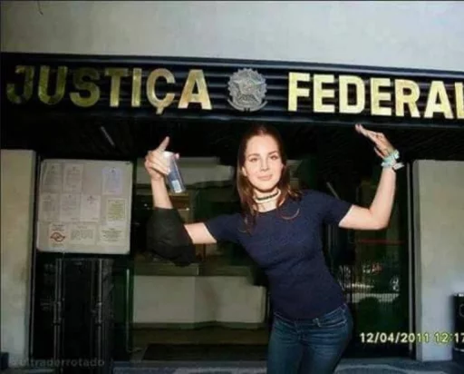 Стикер из набора emancipation of @LanaDelReyBR1 для Телеграм: Статические 👮‍♀