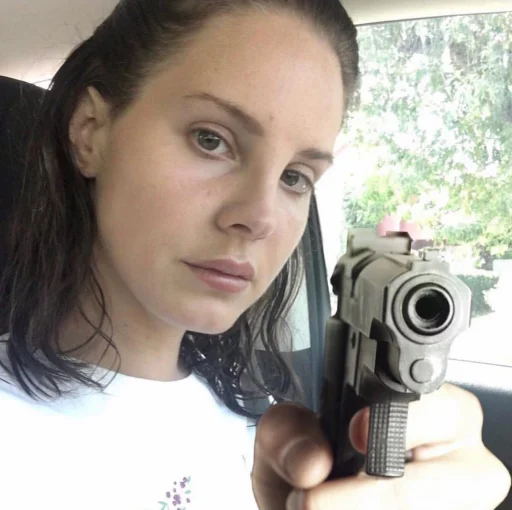Стикер из набора emancipation of @LanaDelReyBR1 для Телеграм: Статические 🔫