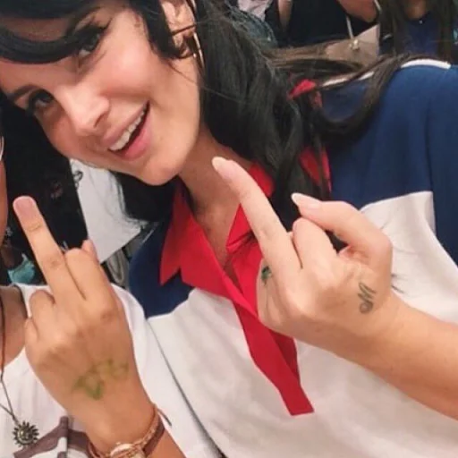 Стикер из набора emancipation of @LanaDelReyBR1 для Телеграм: Статические 🖕