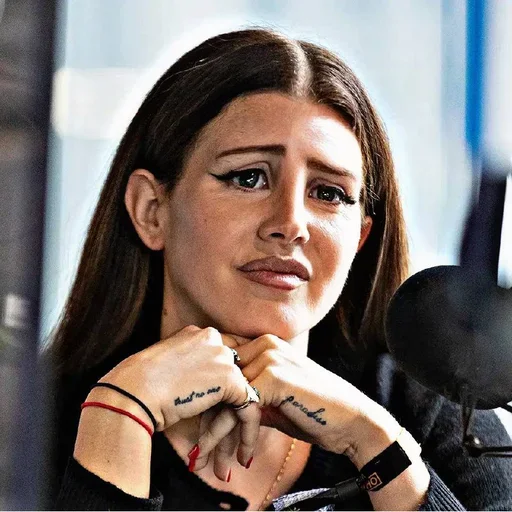 Стикер из набора emancipation of @LanaDelReyBR1 для Телеграм: Статические 🥺