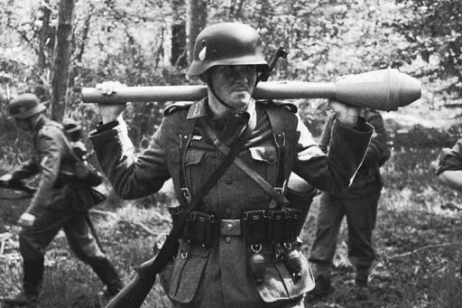 Стикер из набора IRAN-Nazi1 для Телеграм: Статические 💪