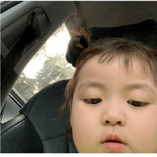 Стикер из набора LOHEE для Телеграм: Статические 😐