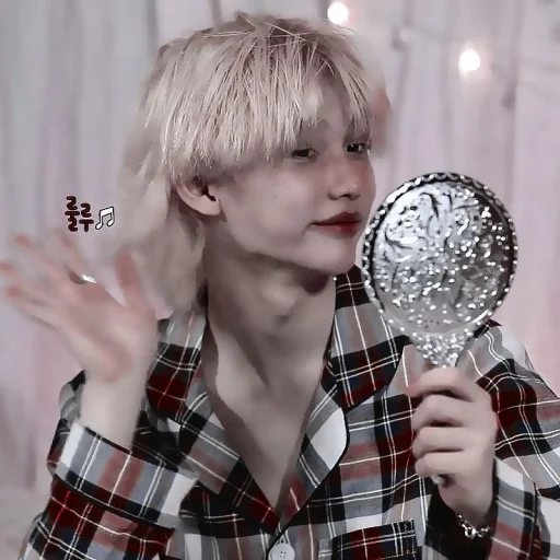 Стикер из набора ☀️;; 𝙛𝙚𝙡𝙞𝙭 - 𝙗𝙮 @helpleymiks для Телеграм: Статические ☀️