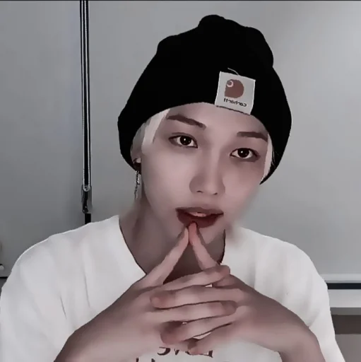 Стикер из набора ☀️;; 𝙛𝙚𝙡𝙞𝙭 - 𝙗𝙮 @helpleymiks для Телеграм: Статические ☀️
