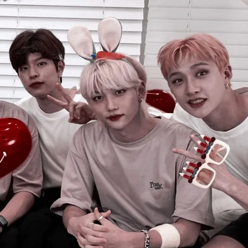 Стикер из набора ☀️;; 𝙛𝙚𝙡𝙞𝙭 - 𝙗𝙮 @helpleymiks для Телеграм: Статические ☀️