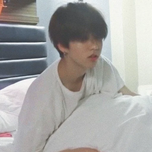 Стикер из набора 💋 Ханни KING 💋 от @gangstaay для Телеграм: Статические 😴