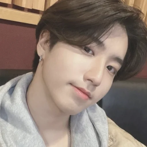 Стикер из набора 💋 Ханни KING 💋 от @gangstaay для Телеграм: Статические 🥰