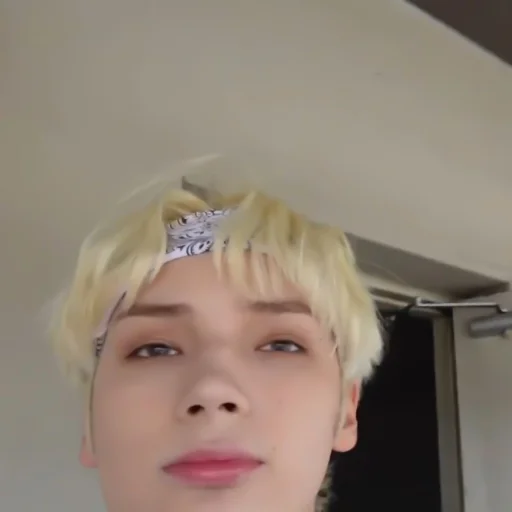 Стикер из набора 𝐻𝑢𝑒𝑛𝑖𝑛𝑔 𝐾𝑎𝑖:; 😊 by @kpopstickerssss для Телеграм: Статические 😊