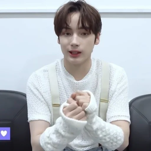 Стикер из набора 𝐻𝑢𝑒𝑛𝑖𝑛𝑔 𝐾𝑎𝑖:; 😊 by @kpopstickerssss для Телеграм: Статические 😊