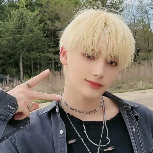 Стикер из набора 𝐻𝑢𝑒𝑛𝑖𝑛𝑔 𝐾𝑎𝑖:; 😊 by @kpopstickerssss для Телеграм: Статические 😊