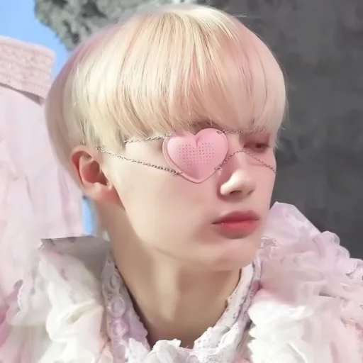 Стикер из набора 𝐻𝑢𝑒𝑛𝑖𝑛𝑔 𝐾𝑎𝑖:; 😊 by @kpopstickerssss для Телеграм: Статические 😊