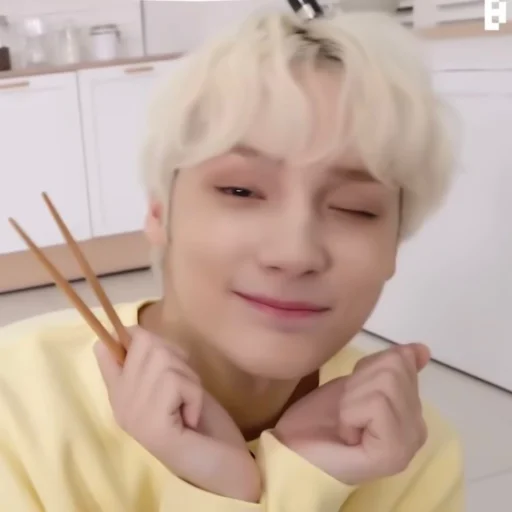 Стикер из набора 𝐻𝑢𝑒𝑛𝑖𝑛𝑔 𝐾𝑎𝑖:; 😊 by @kpopstickerssss для Телеграм: Статические 😊