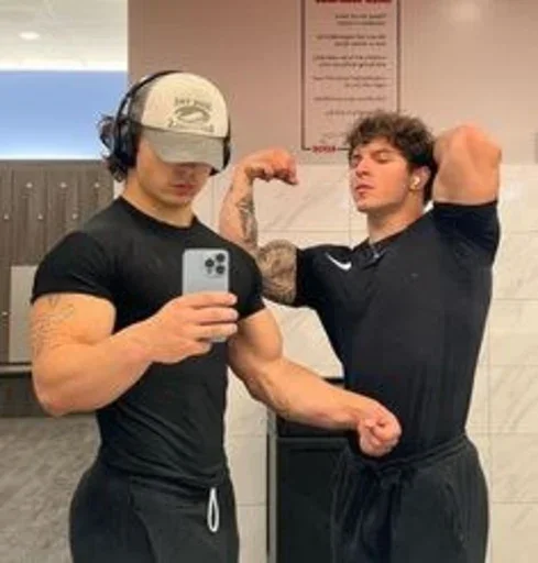 Стикер из набора THE TREN TWINS ➡️ @Ctikerubot для Телеграм: Видео, Статические 🫦