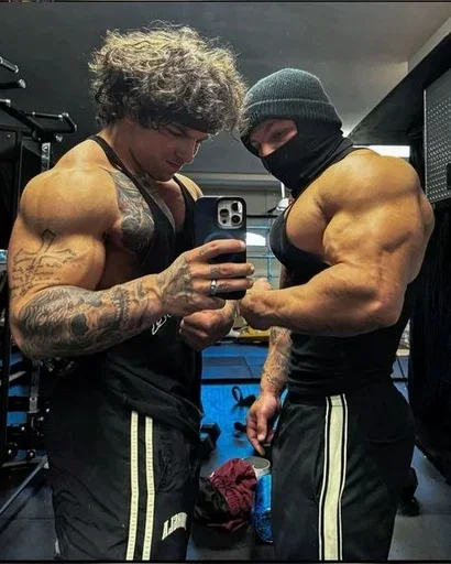 Стикер из набора THE TREN TWINS ➡️ @Ctikerubot для Телеграм: Видео, Статические 😡