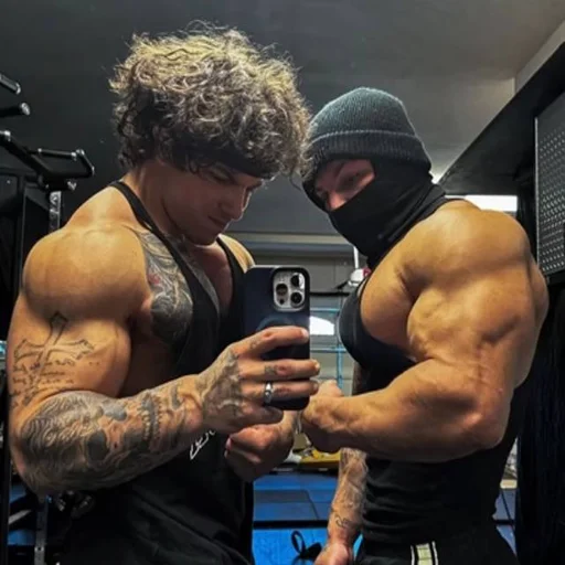 Стикер из набора THE TREN TWINS ➡️ @Ctikerubot для Телеграм: Видео, Статические 😒
