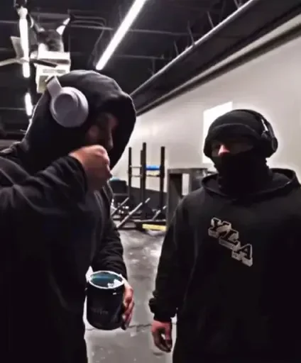 Стикер из набора THE TREN TWINS ➡️ @Ctikerubot для Телеграм: Видео, Статические 🍼